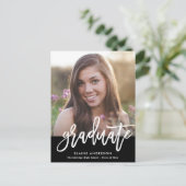 Trendy witte Brush script afstuderen uitnodiging (Staand voorkant)