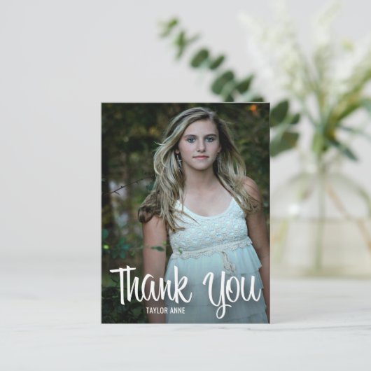 Trendy Witte Script Bedankt Foto Afstuderen Briefkaart (Staand voorkant)