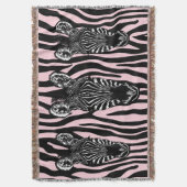 Trendy Zebra Herd op Zebra Print Pink Deken (Voorkant Verticaal)