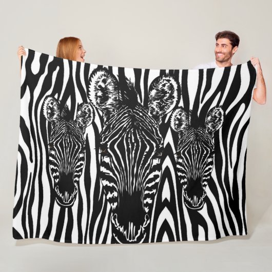 Trendy zebra kudde op zebraprint fleece deken (In situ)