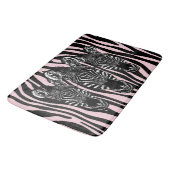 Trendy zebra kudde op zebraprint roze badmat (Gekanteld)