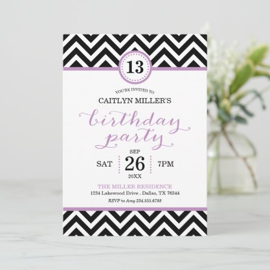 Trendy Zigzag Chevron Verjaardagsfeestuitnodiging Kaart (Staand voorkant)