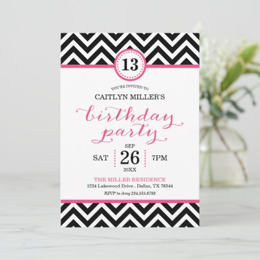 Trendy Zigzag Chevron Verjaardagsfeestuitnodiging Kaart (Staand voorkant)