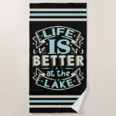 Trendy Zomerleven is Beter aan het Meer Strandlaken (Voorkant)