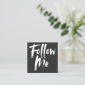 Trendy zwart volg me script foto social media vierkante visitekaartje (Staand voorkant)