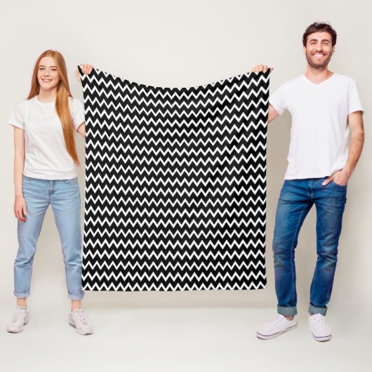 Trendy zwart-wit Chevron patroon Fleece Deken (In situ)