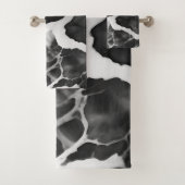 Trendy zwart-wit faux marmer bad handdoek (Insitu)