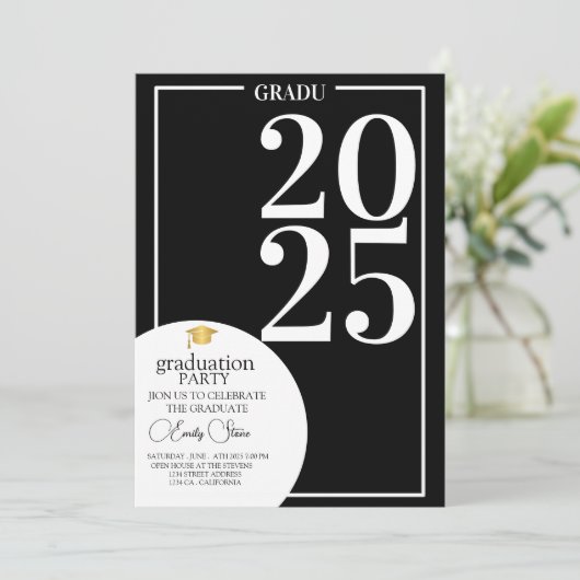 trendy zwart-wit foto afstuderen Uitnodiging (Staand voorkant)