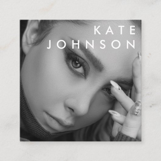 Trendy Zwart Wit Professionele Foto QR Code Vierkante Visitekaartje (Voorkant)