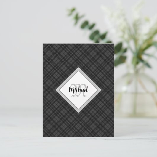 Trendy Zwart wit tartan Personaliseer Monogram Briefkaart (Staand voorkant)