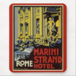 Trevi-fontein, Marini Strand Hotel, Rome Muismat<br><div class="desc">illustratie Europese reisposterkunst met de Trevi-fontein en het Marini Strand Hotel, Roma, Rome, Italië met klassieke Italiaanse bouwkunst en marmeren beelden van mannen. De Trevi-fontein is de grootste barokke fontein in Rome en de legende houdt in dat als bezoekers een munt in de fontein gooien, ze verzekerd zijn van een...</div>