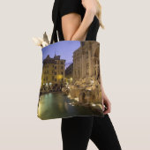 Trevi Vondgif 's nachts, Rome, Lazio, Italië Tote Bag (Dichtbij)
