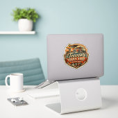 Trevors Truckstop Sticker (Laptop op bureau)