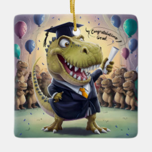 Trex in pet en toga houder diploma keramisch ornament