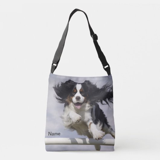 Tri Cavalier King Charles Spaniel Agility Crossbody Tas (Achterkant)