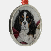Tri Cavalier King Charles Spaniel Kerstmis Metalen Ornament (Rechts)