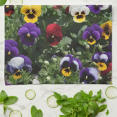 Tri Coloured Pansies: een symfonie van kleuren in  Theedoek (Gevouwen)