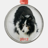 Tri Sheltie in Snow Sjabloon Metalen Ornament (Voorkant)