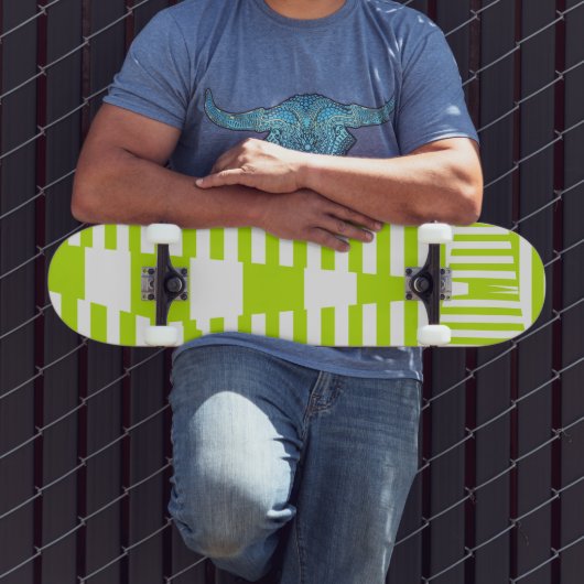 Triangle Stripes - Lime Green en White Persoonlijk Skateboard (Buiten 3)