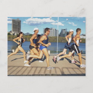 Triathloners aan het werk van 2 briefkaart