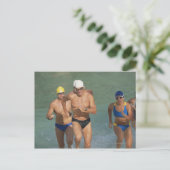 Triathloners die uit het water lopen 3 briefkaart (Staand voorkant)