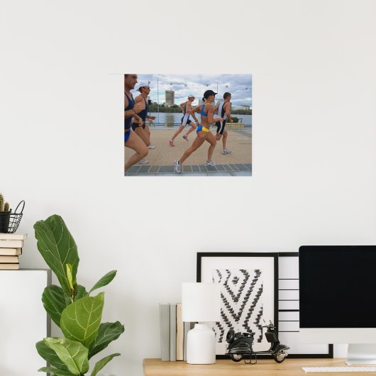 Triathloners met 4 uur poster (Thuiskantoor)