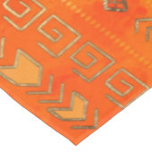 Tribaal Etnisch patroongoud op helder sinaasappel Tafelkleed (Gekanteld)