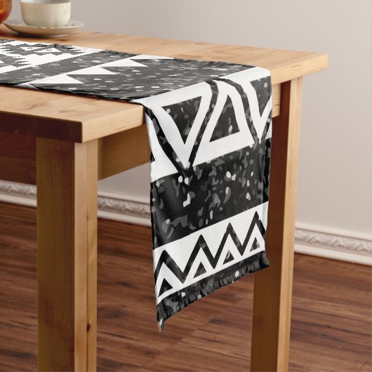 Tribal Aztec Black Glitter White Geometric Shapes Korte Tafelloper (Voorbeeld)