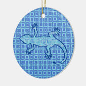 Tribal batik Gecko - zacht denim blauw Keramisch Ornament (Links)