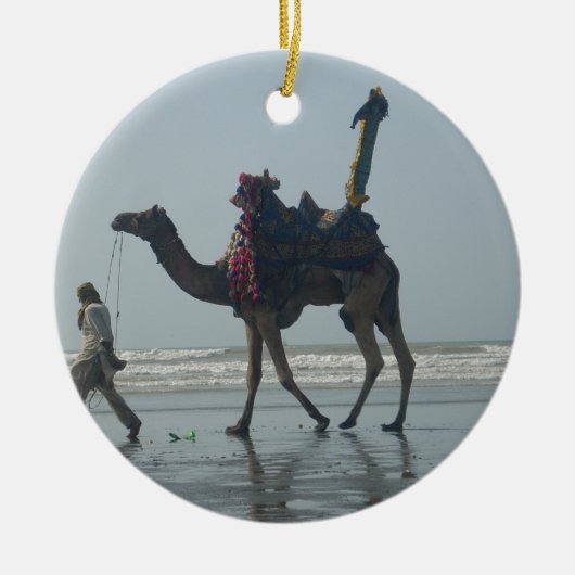 Tribal Camel Ride: Morning Tide Sands & Zee Keramisch Ornament (Voorkant)