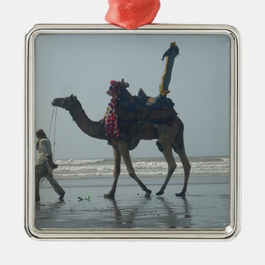 Tribal Camel Ride: Morning Tide Sands & Zee Metalen Ornament (Voorkant)
