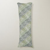 Tribal Green Stripes Abstract Pattern  Lichaamskussen (Voorkant Verticaal)