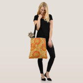 Tribal Mandala Print, Mustard Gold en Oranje Tote Bag (Op model)