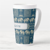 Tribal Olifant & Bomen Gepersonaliseerd Latte Mok (Rechterhoek)