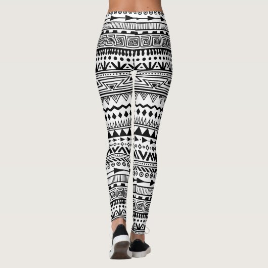 Tribal Print Black en White Aztec Pattern Boho Leggings (Achterkant)