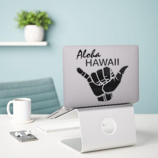 TRIBAL SHAKA (LOS HANGEN) - ALOHA HAWAII STICKER (Laptop op bureau)
