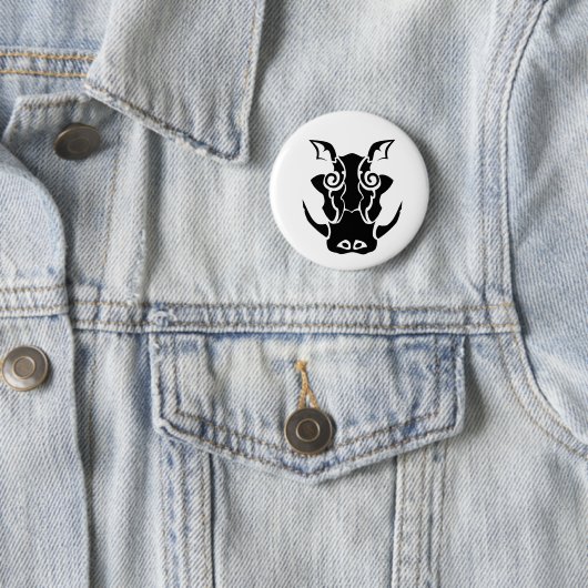 Tribal Tattoo Style Boar Head Ronde Button 5,7 Cm (In situ)