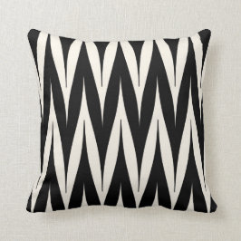 Tribal Zigzag Spike Pattern Black Kussen