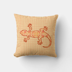 Tribale batik gekko - koraal en licht oranje kussen