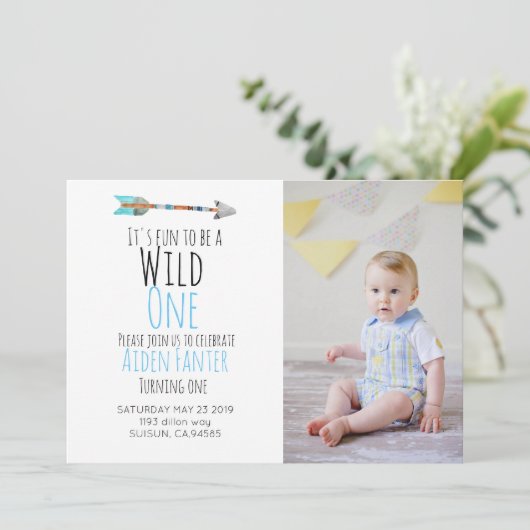 Tribale pijl wild één pijlfotouitnodiging kaart (Staand voorkant)