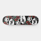 Tribale schedel met Rozen Persoonlijk Skateboard (Horizontaal)