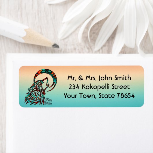 Tribale Wolf die naar het motorlabel kijkt Etiket (Insitu)