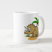 Triceratops in een tropisch klimaat. grote koffiekop (Voorkant rechts)