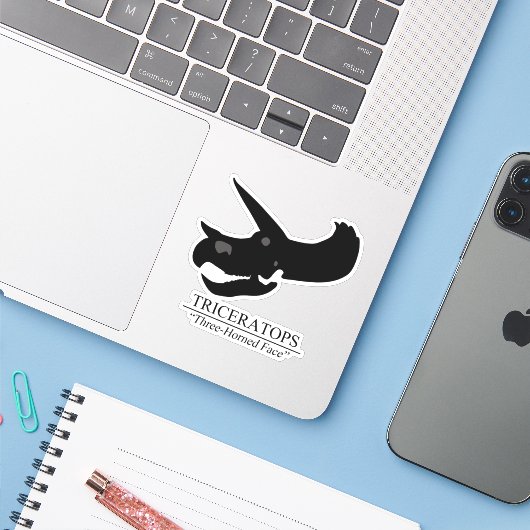 Triceratops Skull Sticker (Laptop met iPhone)