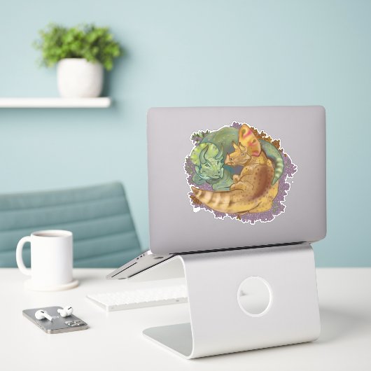 Triceratops Snuggles Sticker (Laptop op bureau)