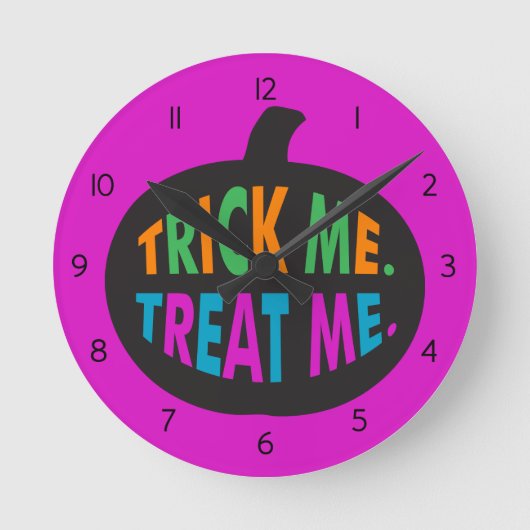 Trick Me Treat Me, Halloween Multi-Color Ronde Klok (Voorkant)
