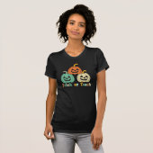 Trick of geef Halloween spooky pumpkins leraar T-shirt (Voorkant volledig)