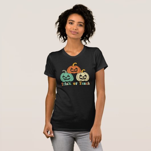 Trick of geef Halloween spooky pumpkins leraar T-shirt (Voorkant volledig)