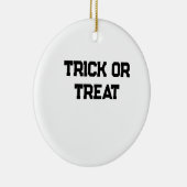 Trick or. Behandel Halloween spookachtige zwarte e Keramisch Ornament (Rechts)