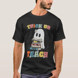 Trick Or Teach Groovy Teacher Halloween Retro Flor T-shirt